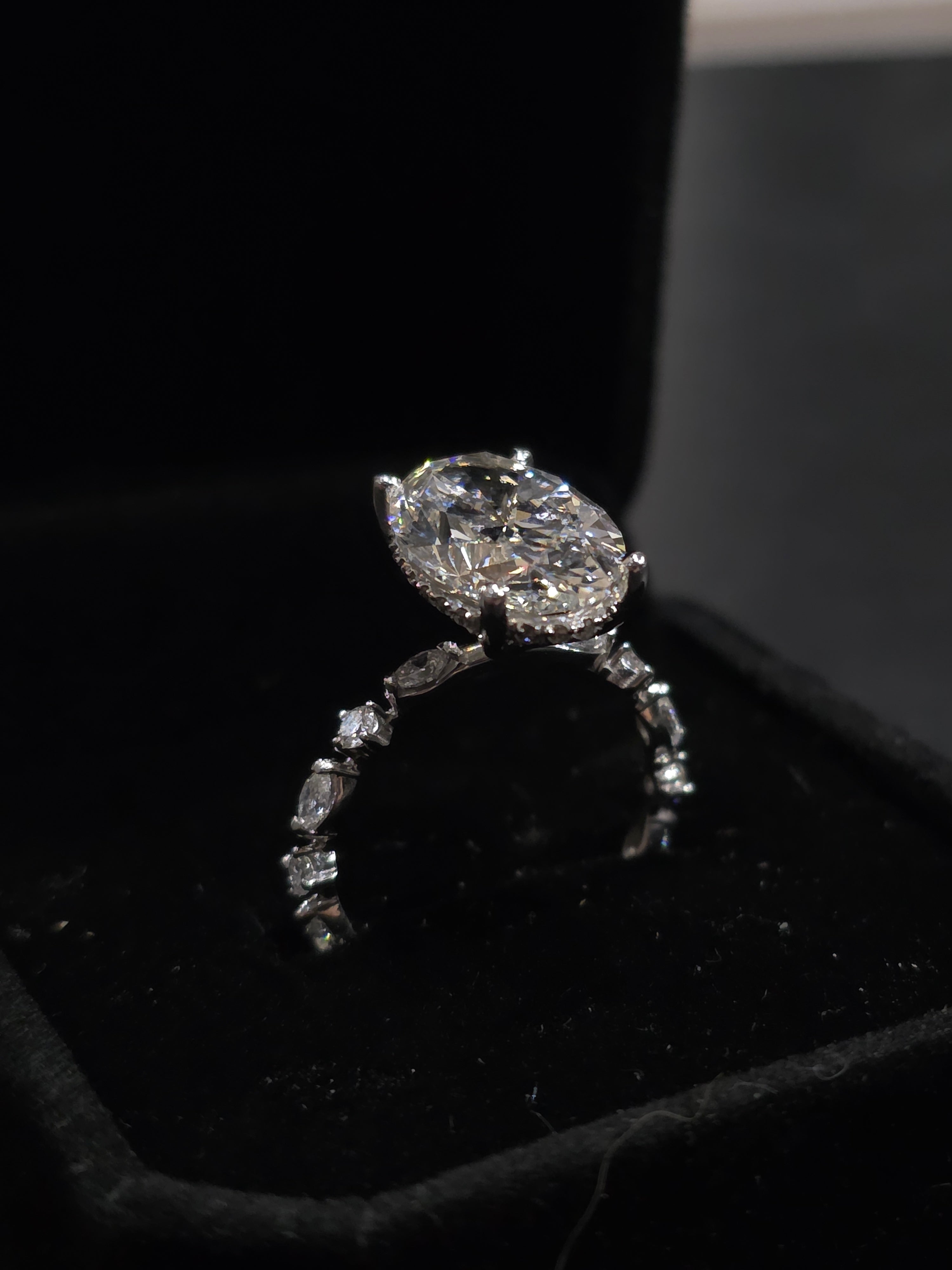 5.09ct VS2 Oval Cut Diamond Ring and Matching Band