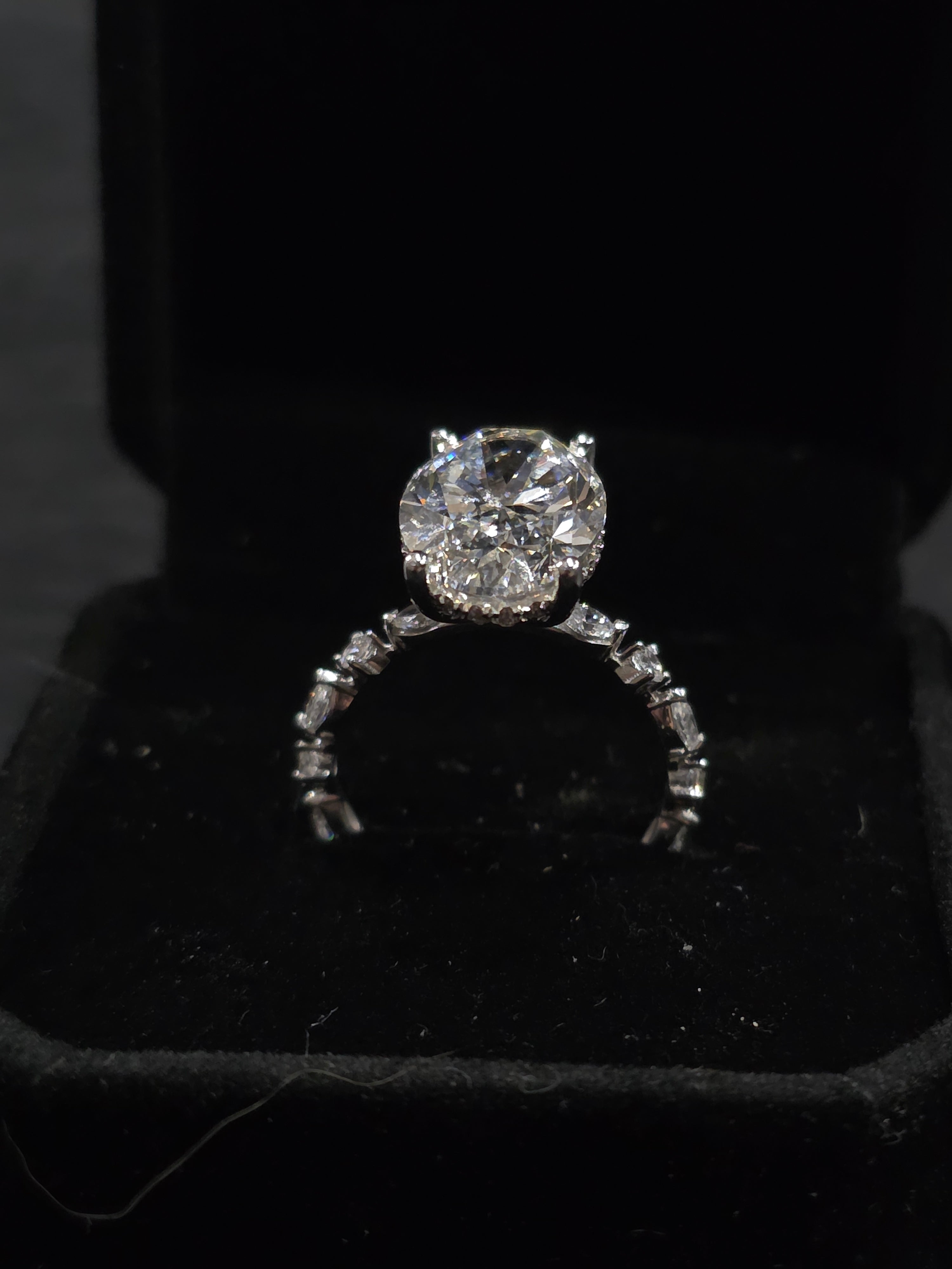 5.09ct VS2 Oval Cut Diamond Ring and Matching Band