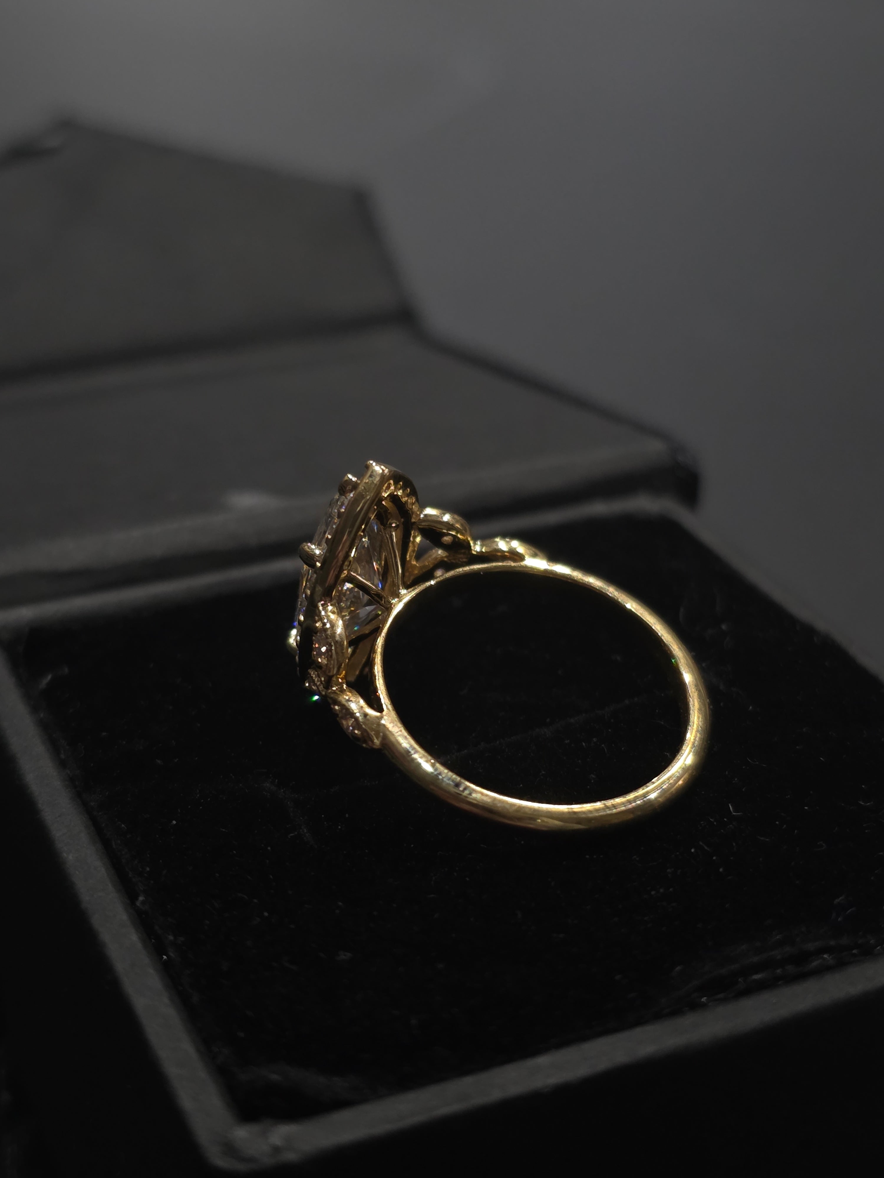 2.83ct VS1 Marquise Brilliant Diamond Ring (Yellow Gold)