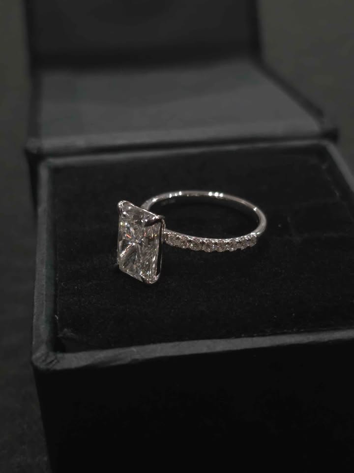 3.02ct Radiant Cut VS2 Diamond Ring