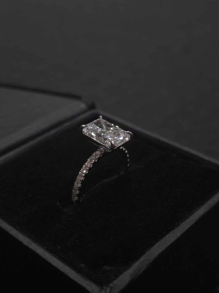 3.02ct Radiant Cut VS2 Diamond Ring