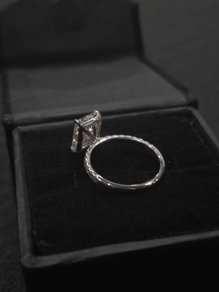 3.02ct Radiant Cut VS2 Diamond Ring