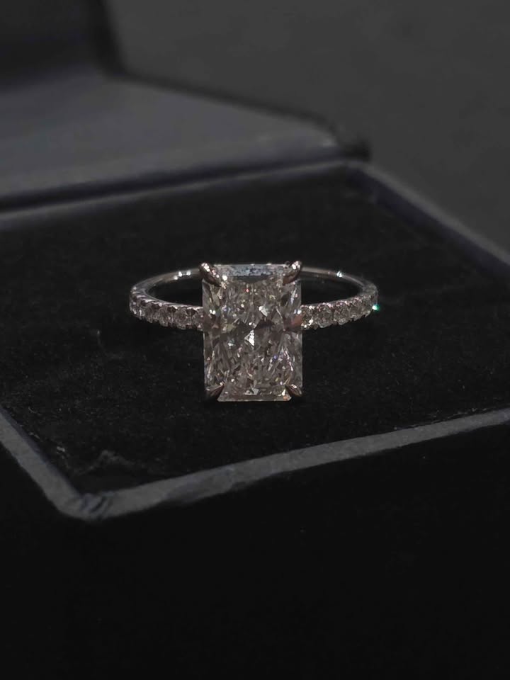 3.02ct Radiant Cut VS2 Diamond Ring