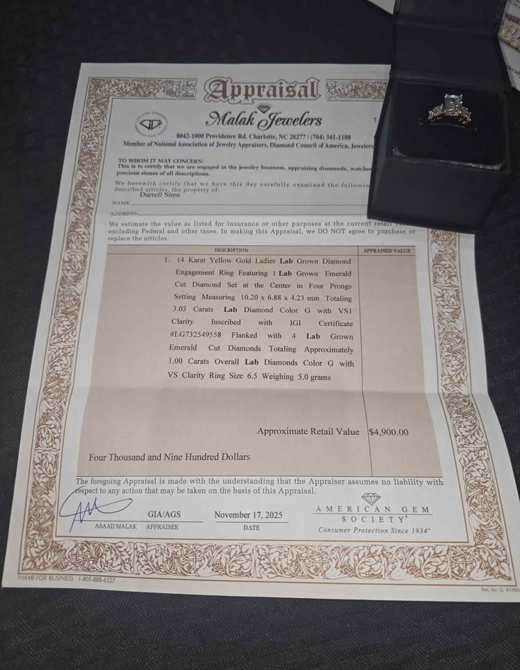 3.03ct Emerald Cut VS1 Diamond Ring (Yellow Gold)