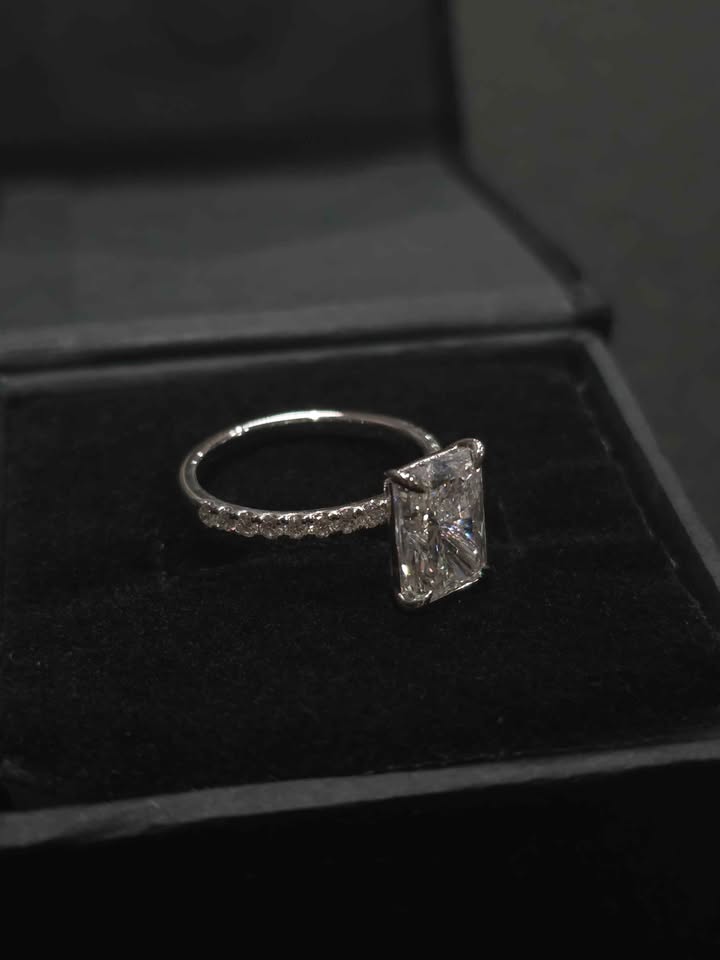 3.02ct Radiant Cut VS2 Diamond Ring