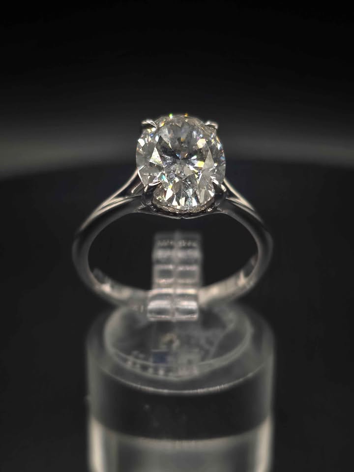 3.01ct Oval Brilliant Cut VS1 Diamond Ring