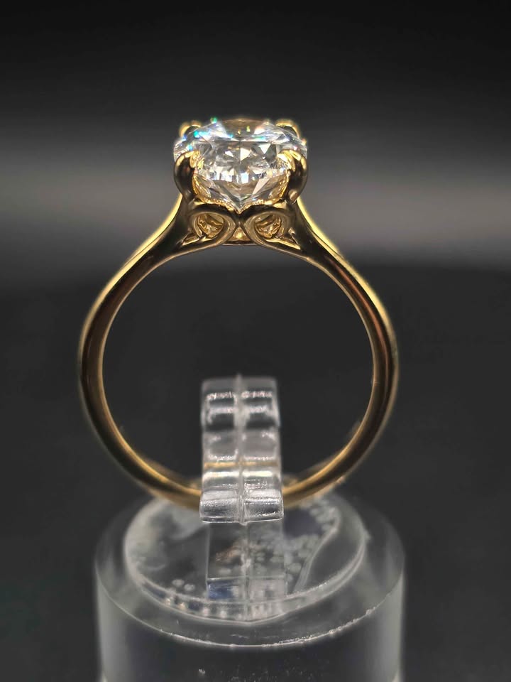 3.01ct Oval Brilliant Cut VS1 Diamond Ring (Yellow Gold)