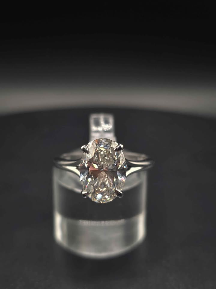3.01ct Oval Brilliant Cut VS1 Diamond Ring