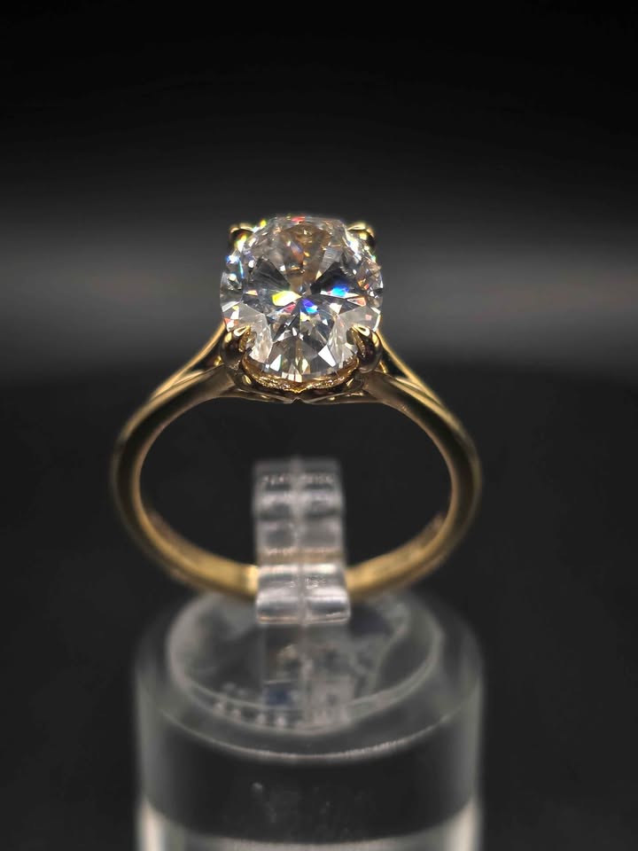 3.01ct Oval Brilliant Cut VS1 Diamond Ring (Yellow Gold)