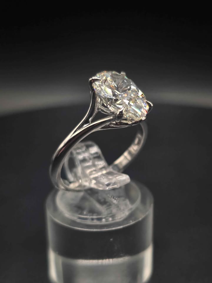 3.01ct Oval Brilliant Cut VS1 Diamond Ring