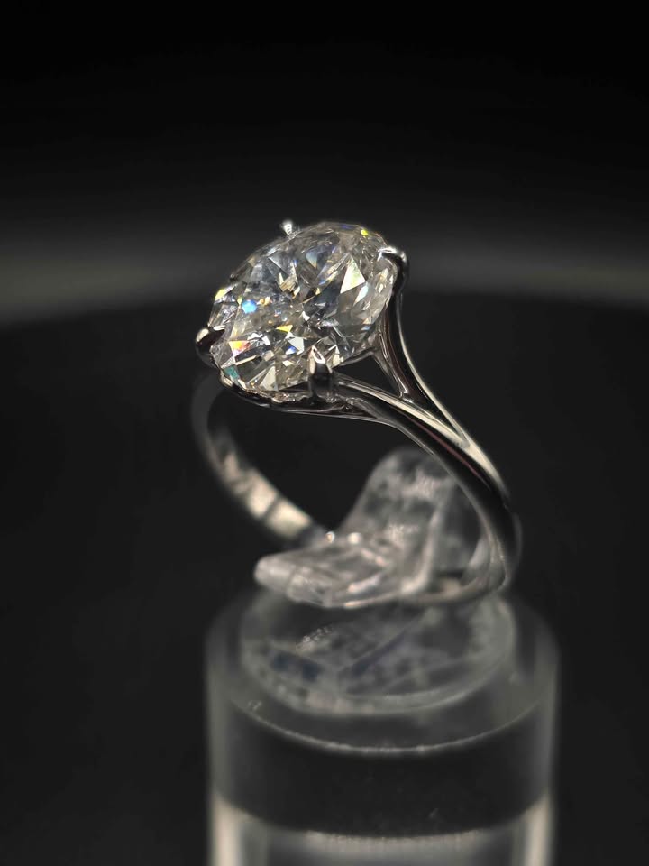 3.01ct Oval Brilliant Cut VS1 Diamond Ring